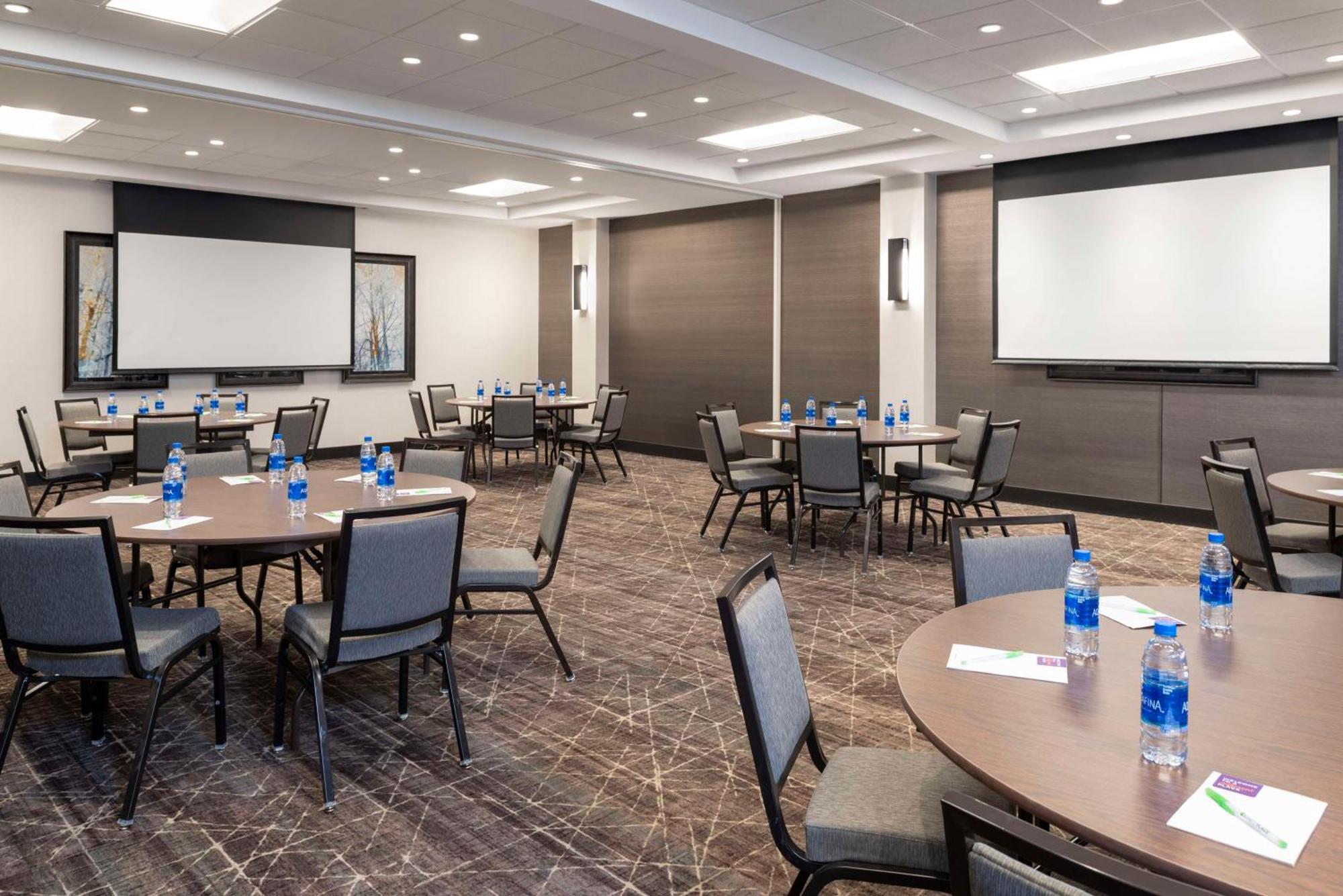 Hyatt Place Detroit/Royal Oak Bagian luar foto