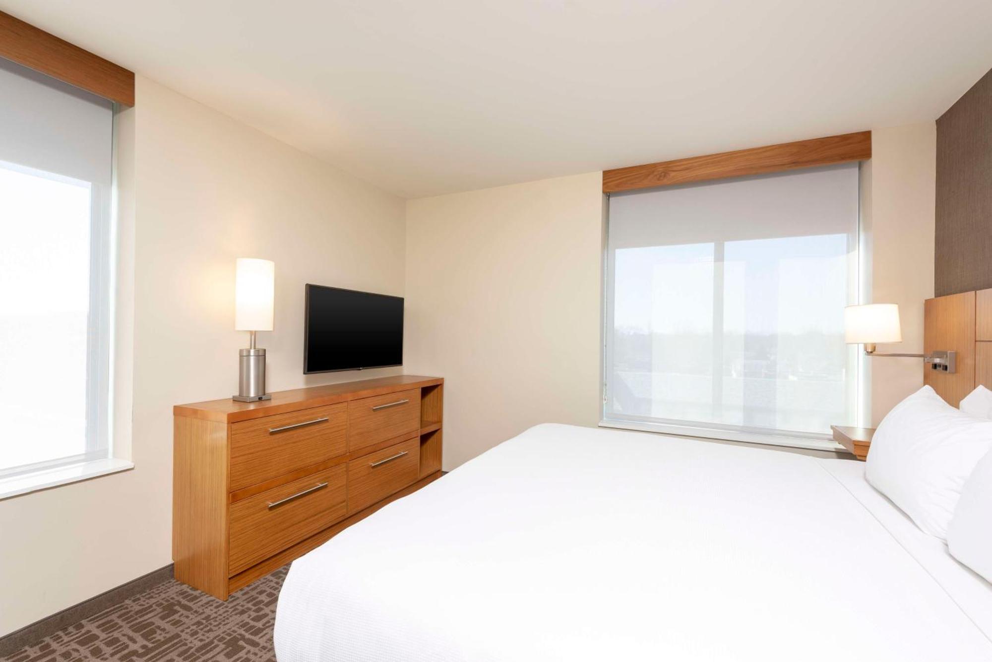 Hyatt Place Detroit/Royal Oak Bagian luar foto