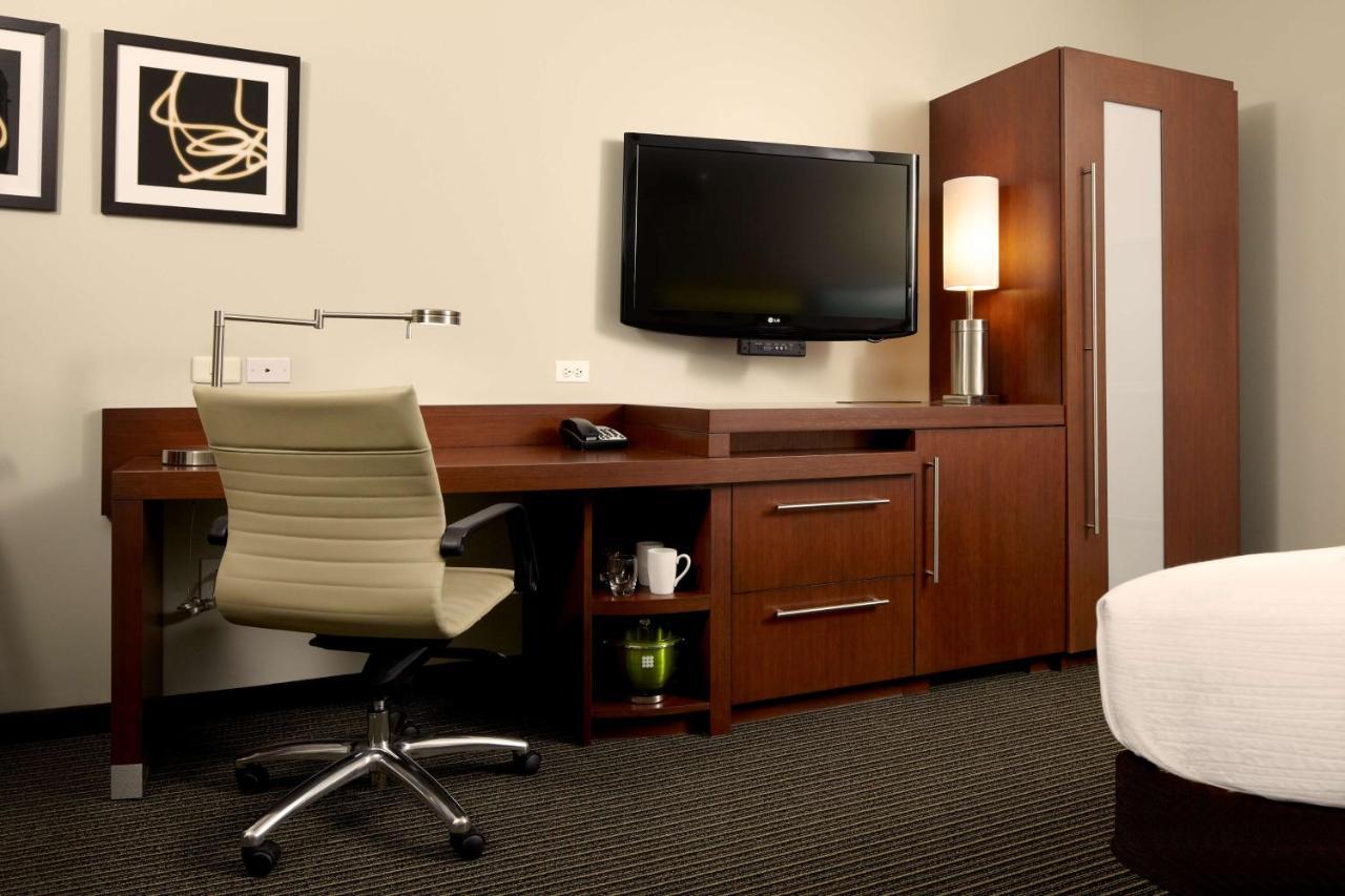 Hyatt Place Detroit/Royal Oak Bagian luar foto